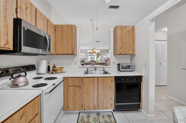 8697 Sunbird Pl