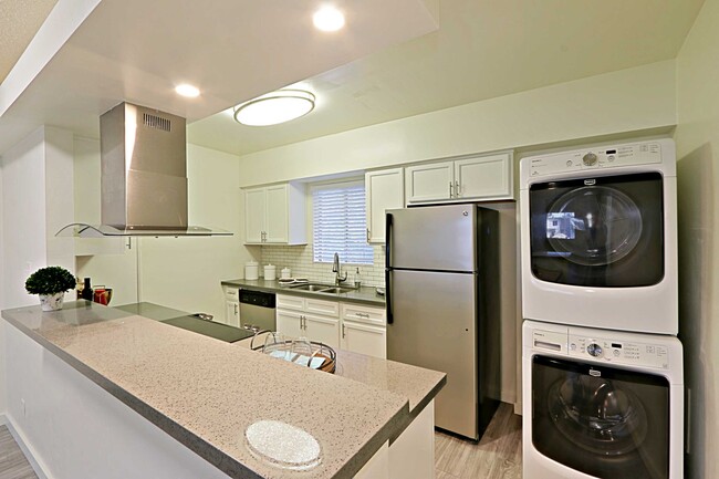 Building Photo - Saxony Rental