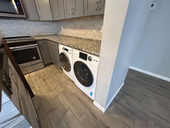 Stunning 2/2 condo
