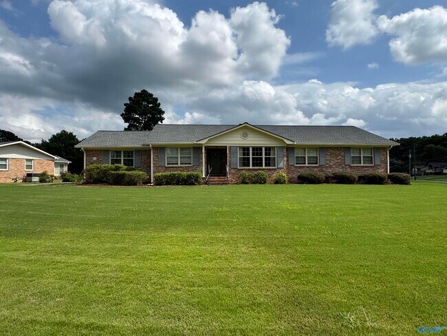 Photo - 816 Mira Vista Dr SE