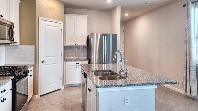 Photo - 241 Serpens St