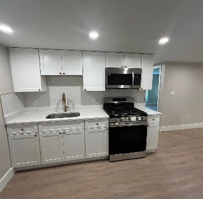 Photo - 2 Dupont Cir Unit 3