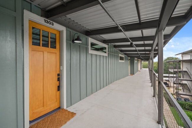 Building Photo - 4704 Sunset Trl Unit 1303 Rental