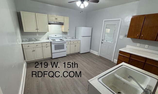 Photo - 219 W 15th St