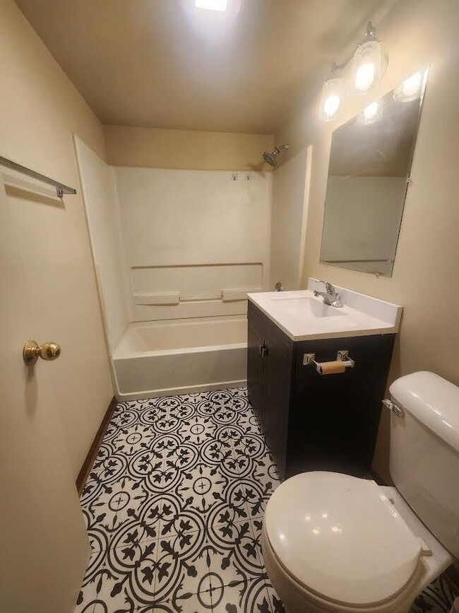 Photo - 1000 Parkwood Dr