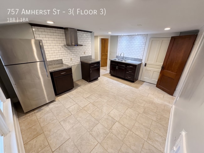 Photo - 757 Amherst St Unit 3( Floor 3)