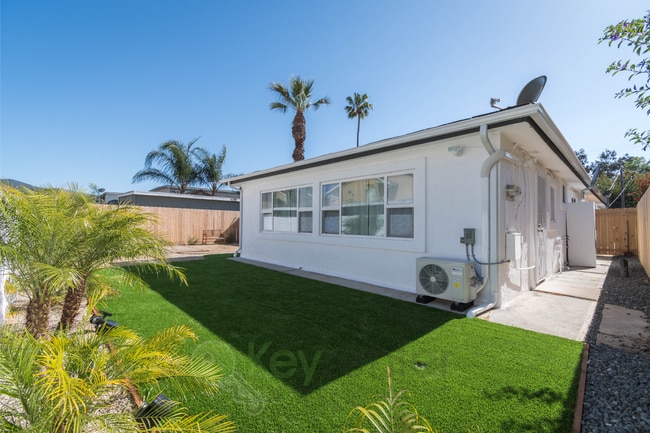 Beautifully Renovated 2BD | 1.5BA Duplex –... - Beautifully Renovated 2BD | 1.5BA Duplex –... House