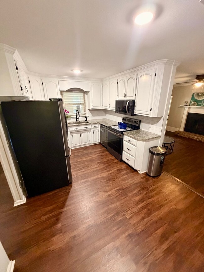 Photo - 310 Wimbledon Dr