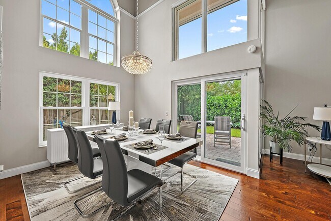 Photo - 17 Commodore Pl