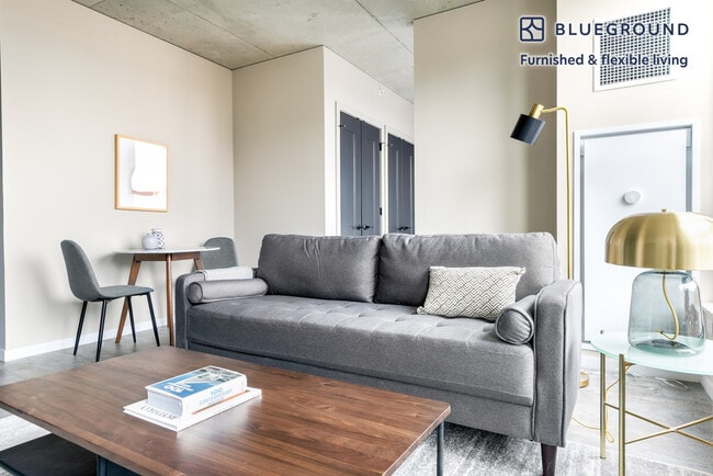 Photo - 939 W Washington Blvd Unit FL4-ID284