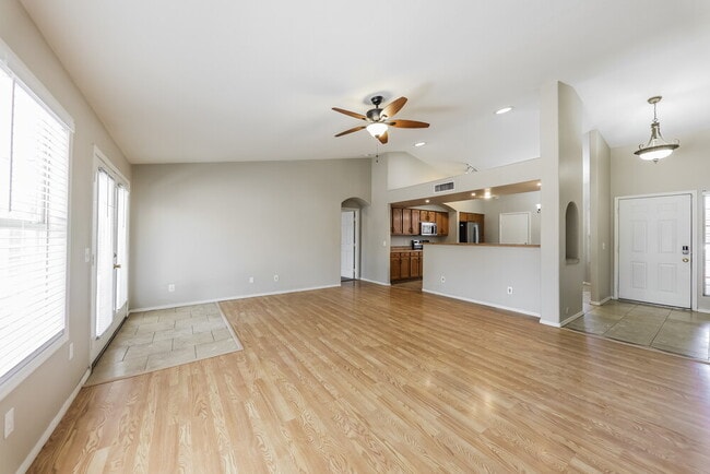 Photo - 743 W Sherri Dr