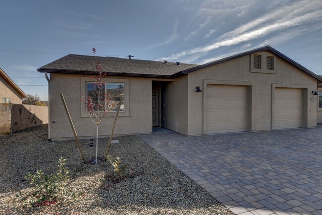 3027 N Corrine Dr Unit 1
