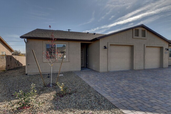 Photo - 3027 N Corrine Dr Unidad 1