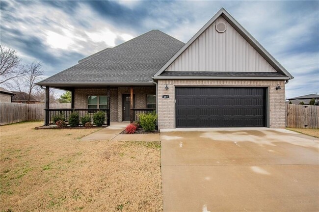 Building Photo - 437 Ramsey St