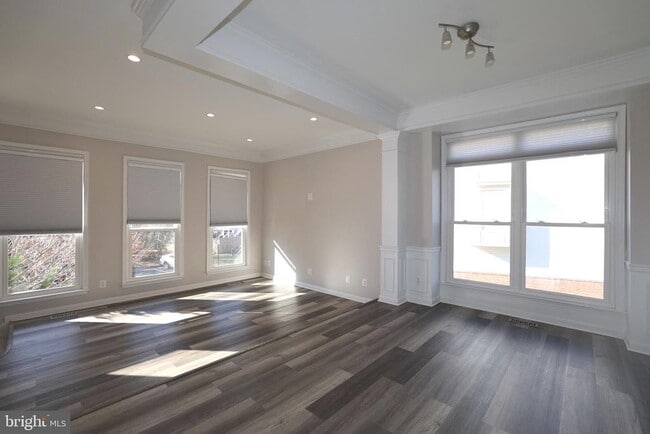 Photo - 47616 Watkins Island Square