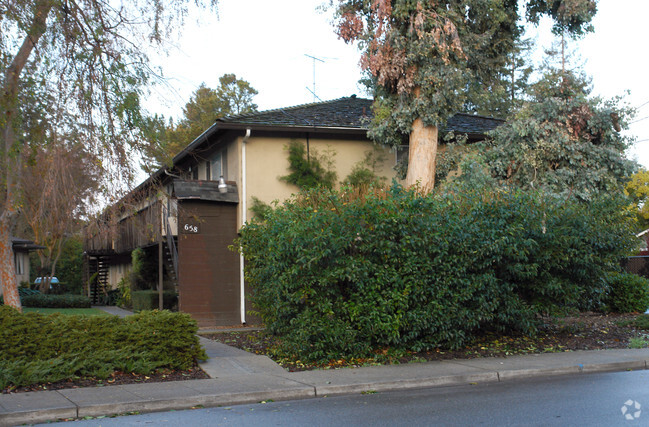 Building Photo - Sierra Vista Avenue Apartments