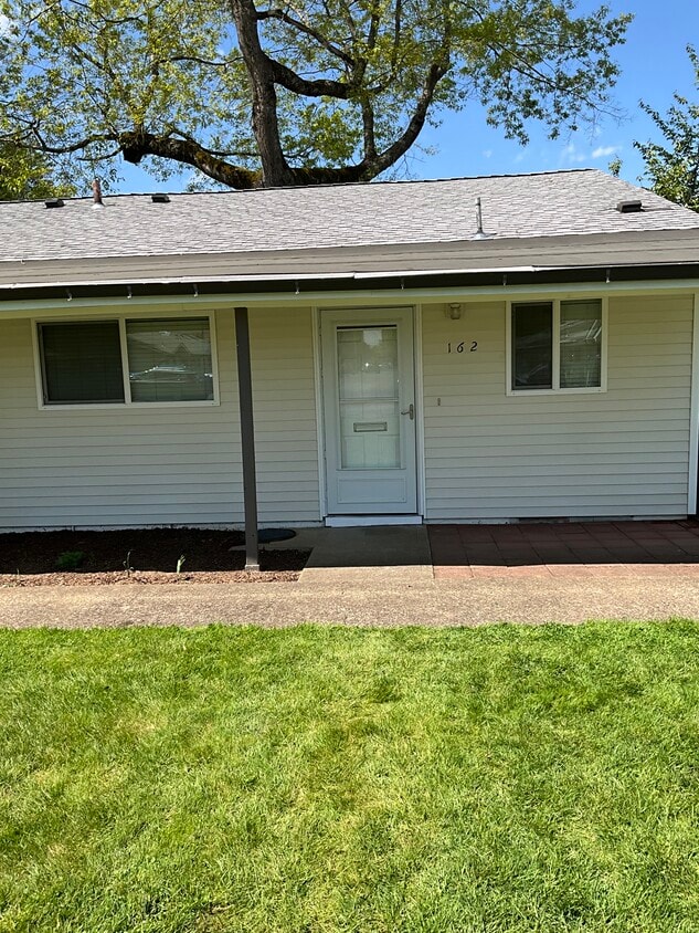 Photo - 162 NW 15th St (Gresham, OR)