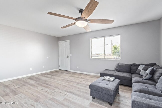 Photo - 2437 E Jones Ave