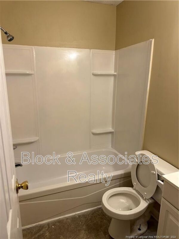 Photo - 200 Post Ave Unidad #2