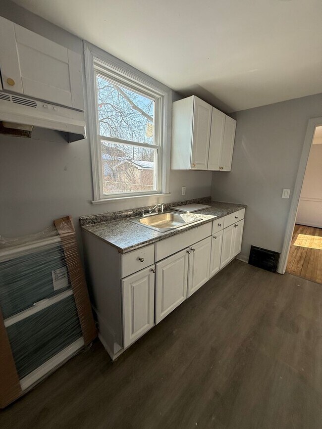 Photo - 3bd Single Section 8