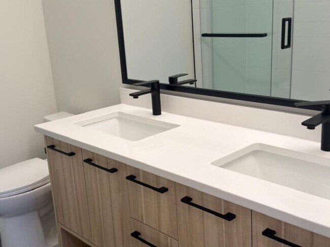 Brand New Condo At Park & Maven