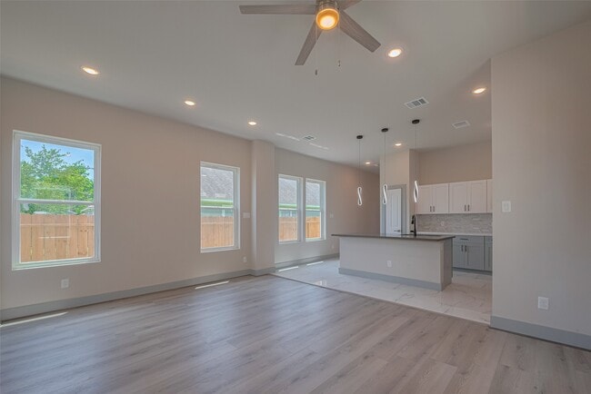 Photo - 2414 Sam Wilson St