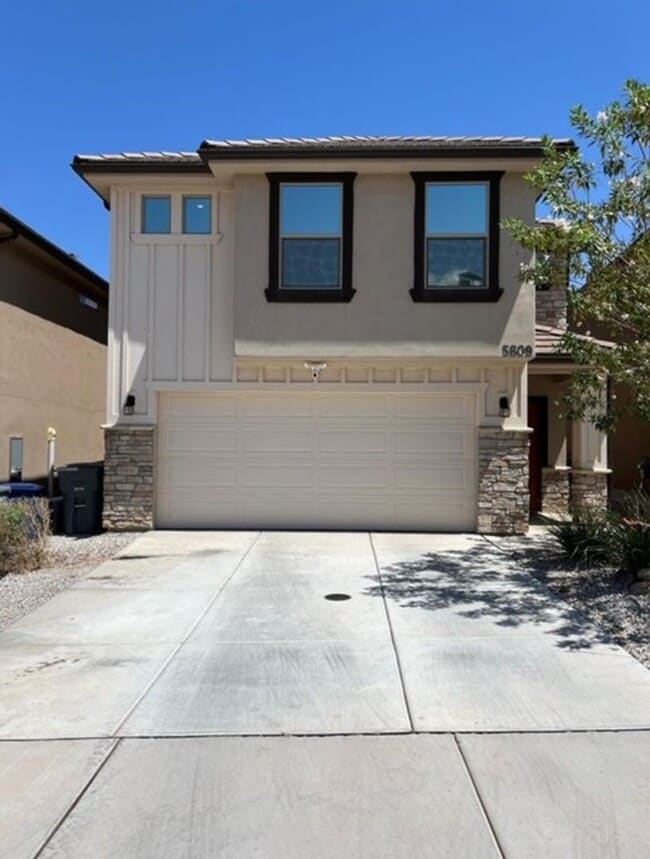 Building Photo - Desert Edge Townhome