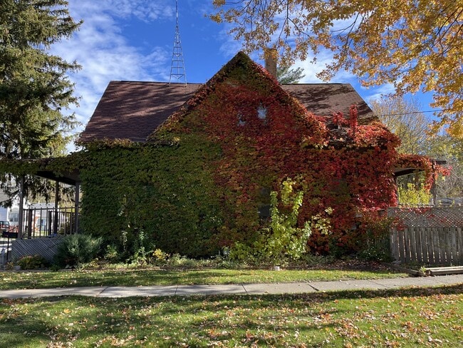 Photo - 1757 Wood St