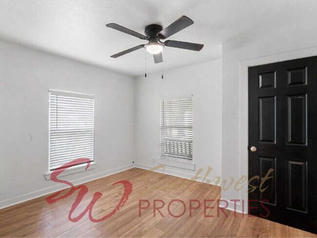 Photo - Fantastic 3 or 4 bedroom open and bright home!