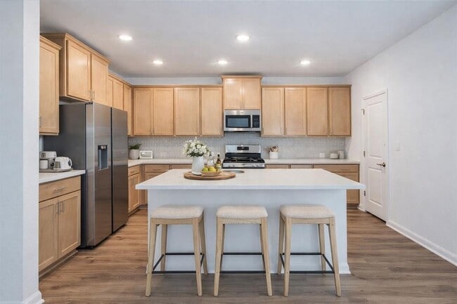 Photo - 108 Makinaw Rd