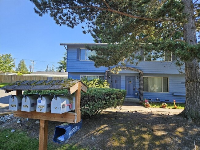 Photo - Remodeled 2/1.5 Townhome in a Quiet Fourplex Unit D