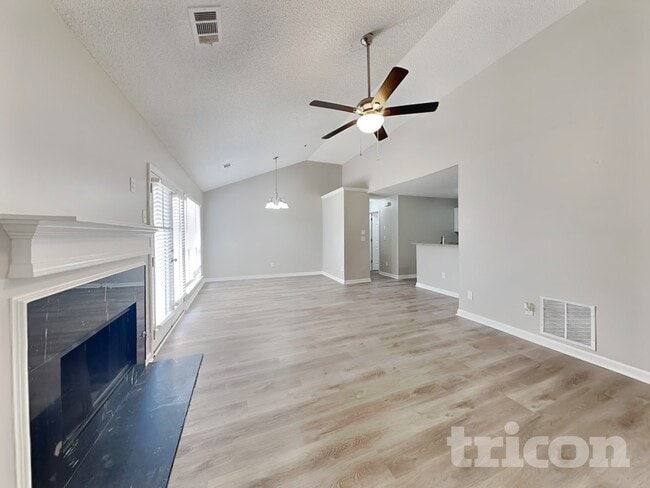 Photo - 3547 Lehigh Way