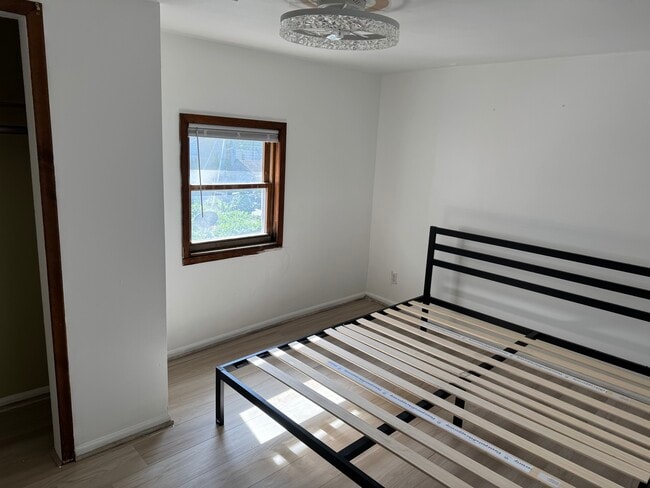 Photo - 2352 Poland St