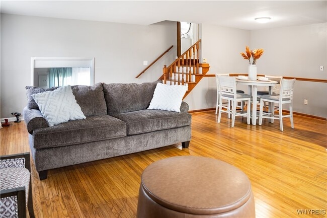 Photo - 193 Thistle Lea