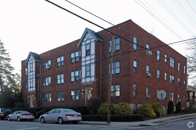 Building Photo - Courtland Ave. Apartments Unit Courtland - 3