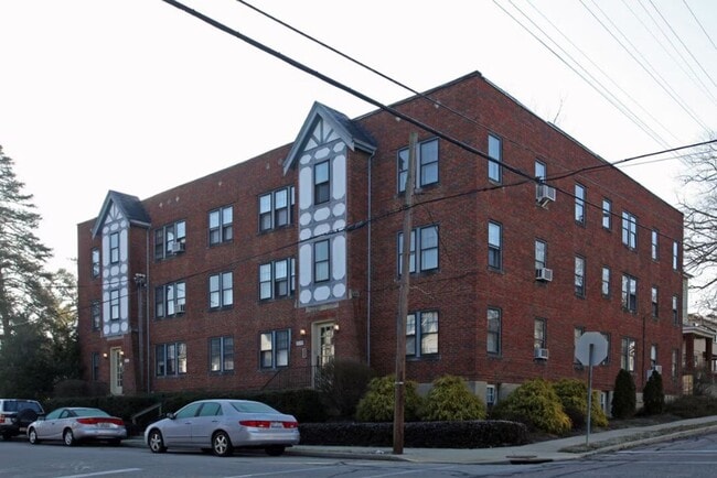 Building Photo - Courtland Ave. Apartments Unit Courtland - 3