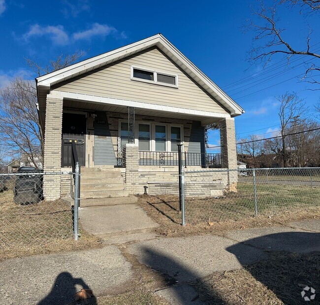 Building Photo - 2408 Monterey St Rental