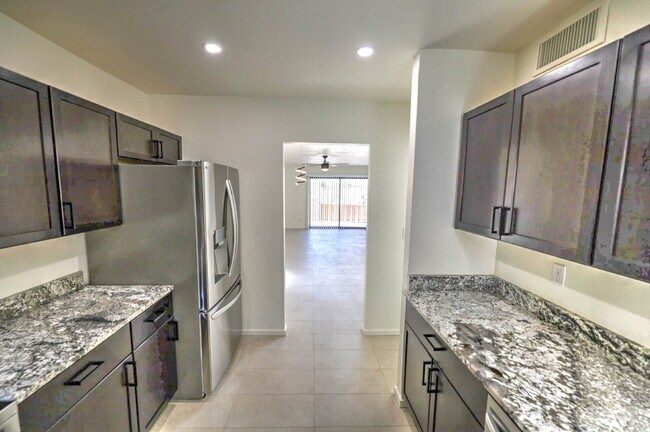 Photo - "Charming 2-Bed, 2-Bath Townhouse Retreat in Tucson – Spacious 1176 Sq Ft Living!"
