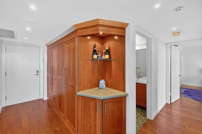 Photo - 2555 Collins Ave Unit 606