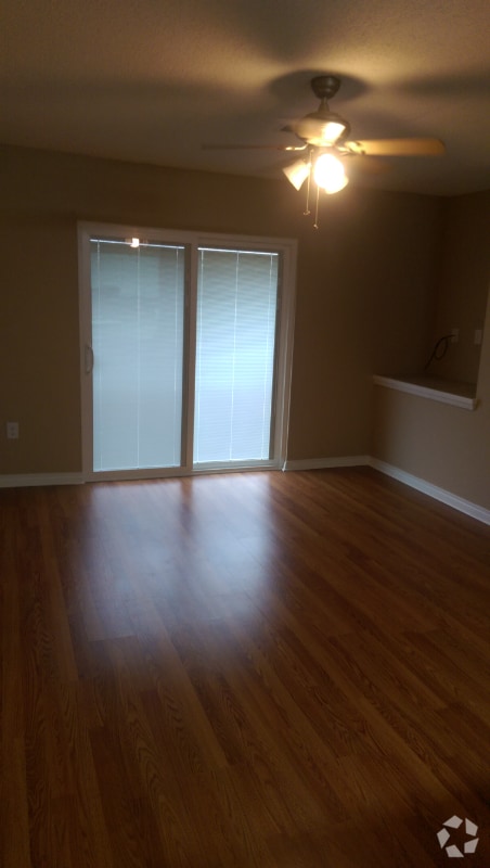 Building Photo - 4780 Pontchartrain Dr Rental
