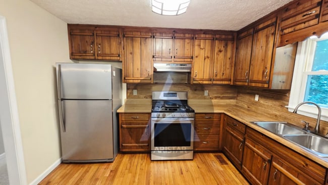 Photo - $2,200 / 3 br / 2.0 ba / 2590 sqft
3BR Hom...