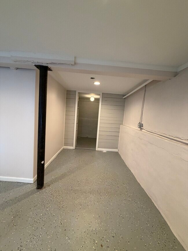 Photo - 4123 N Narragansett Ave Unit Garden