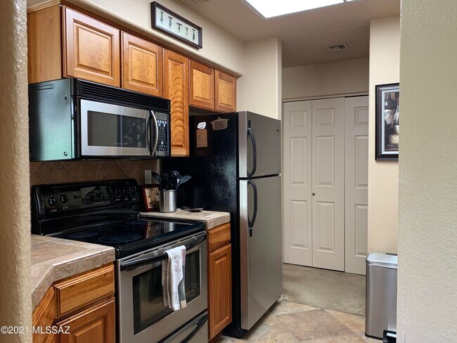6655 N Canyon Crest Dr Unidad 23201