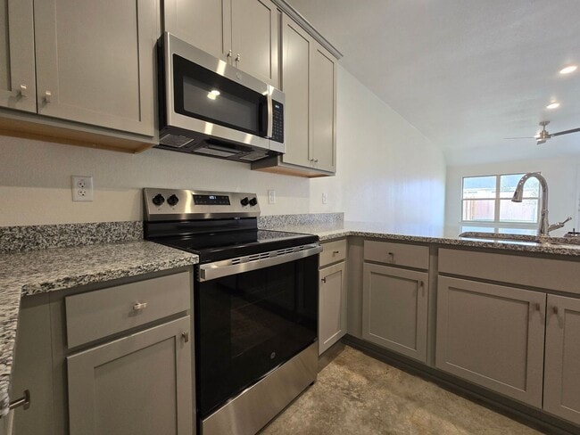 Photo - 907 Cherry Laurel Ln Unidad 907 Cherry Laurel Lane - B