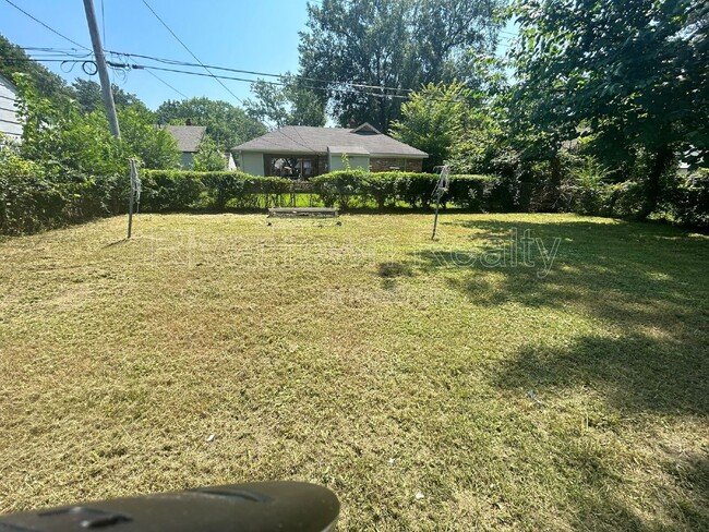 Photo - 1070 E Walthal Cir