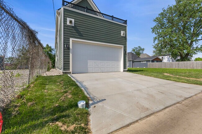 Photo - 1405 Deloss St