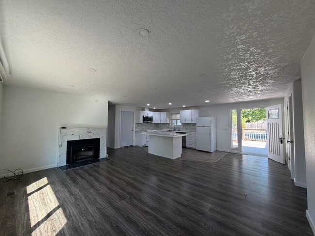 Photo - 1670 NW Maple Ave