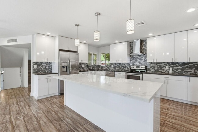 Building Photo - 207 E El Caminito Dr