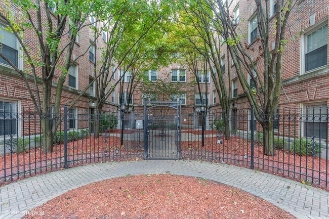 Photo - 845 E 52nd St Unidad 2 Rental