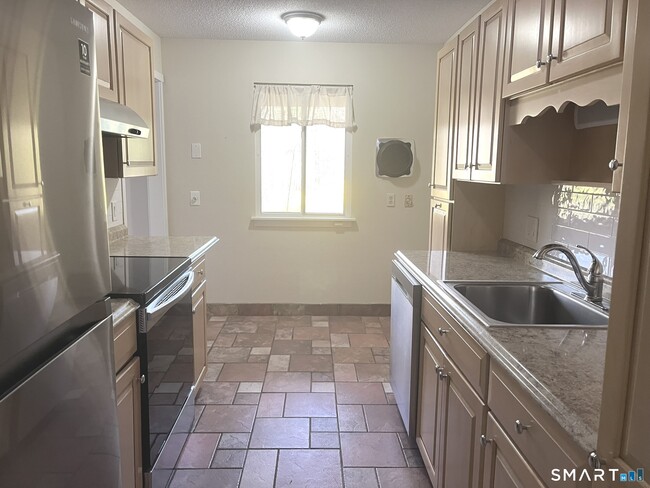 Building Photo - 725 Heritage Vlg Unit A